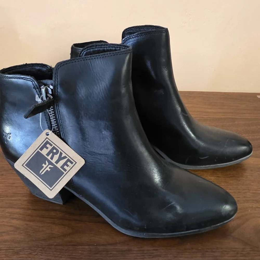 NWT Frye Judith Double Zip Leather Boot Bootie Size 9 - Picture 6 of 9